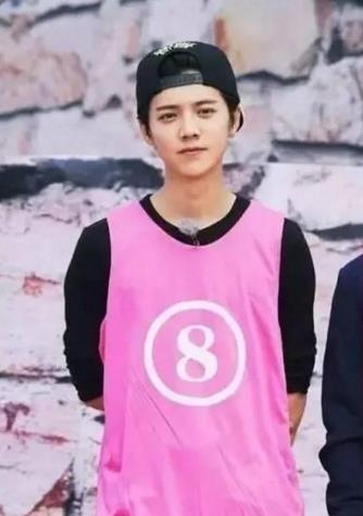 穿粉衣好看的男星，鹿晗呆萌，权志龙痞帅，杨洋阳光