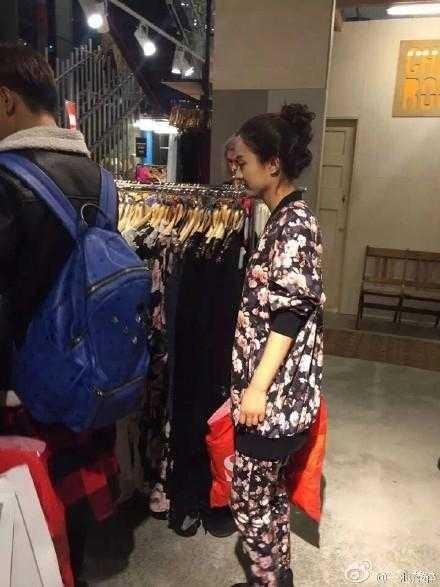 招黑没够？娜扎要这样走路，真要跟郑爽赵丽颖学学了