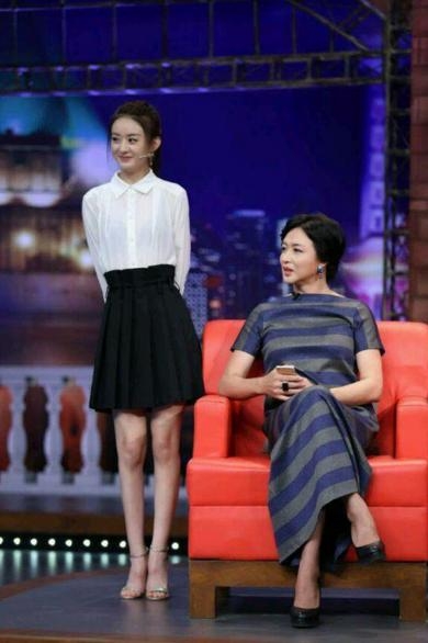 说好的赵丽颖《金星秀》换成了刘嘉玲，网友：没找到合适的鞋子？