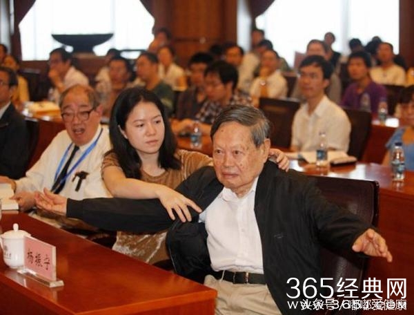 杨振宁曾说：翁帆是美女，我不介意她再嫁给别的男人。