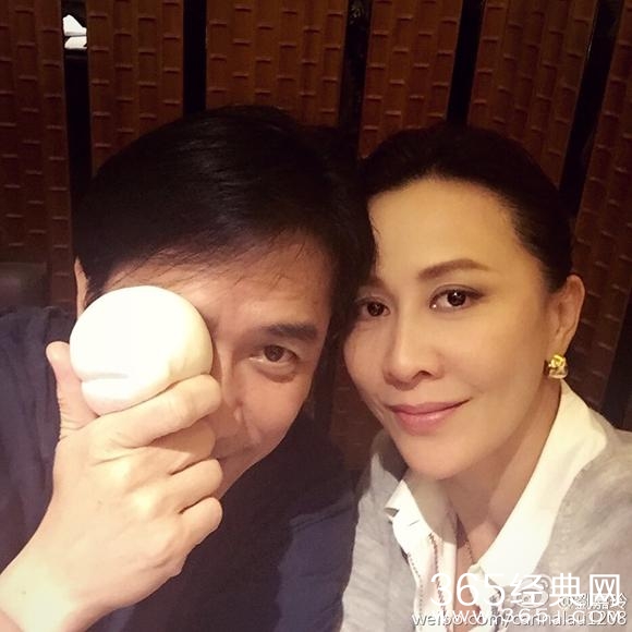 15岁辍学打工，红过周星驰演技超刘德华，8次得影帝，今仍拍戏