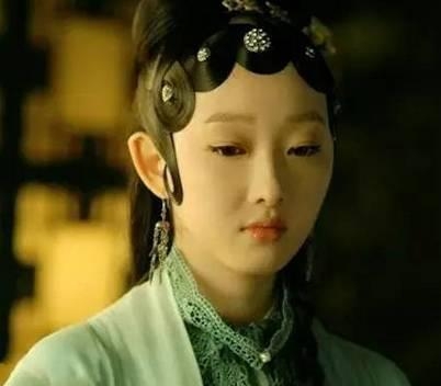 两句话来概括今年暑假档电视剧： 别低头，假发会掉，别流泪，美瞳会爆