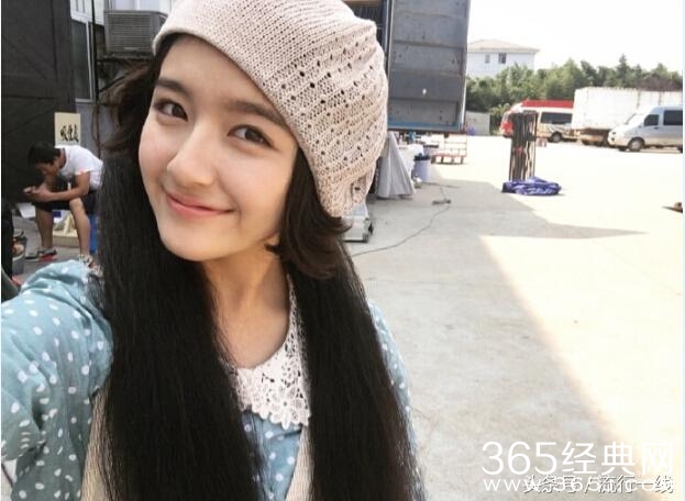 “中国式闺女”李兰迪长相甜美整体不输“国民女儿”关晓彤