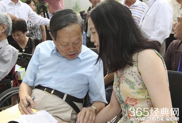 杨振宁曾说：翁帆是美女，我不介意她再嫁给别的男人。