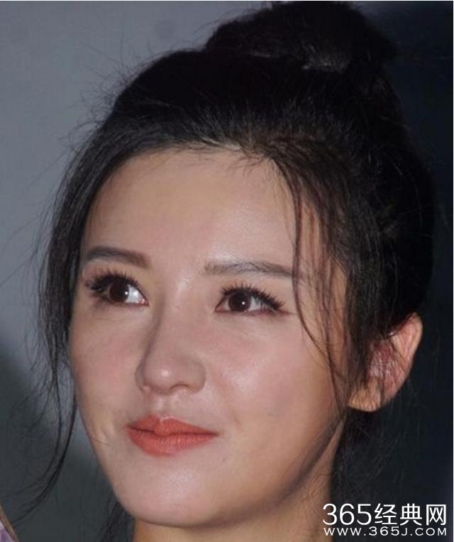 30岁杨子珊近照，和三年前的郑微相差太大，判若两人撞脸郑爽