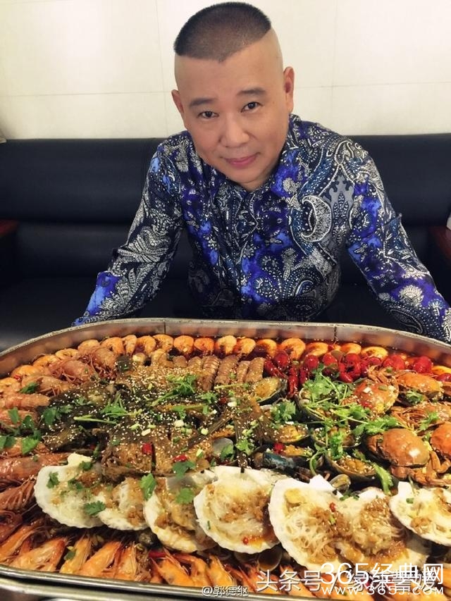 郭德纲昔日旧照曝光，年轻时帅过林俊杰