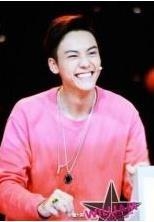 穿粉衣好看的男星，鹿晗呆萌，权志龙痞帅，杨洋阳光