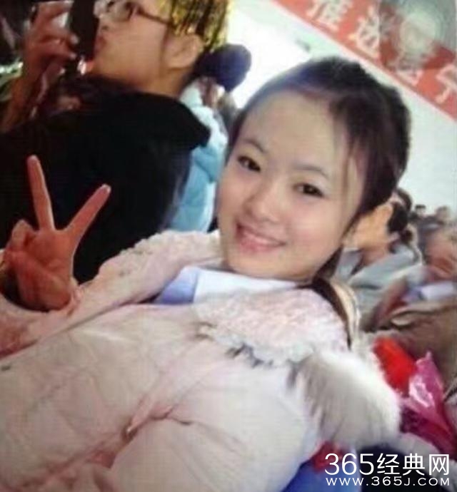 你看过当红小花们的中学照片吗？除了郑爽基本都是校花级别！