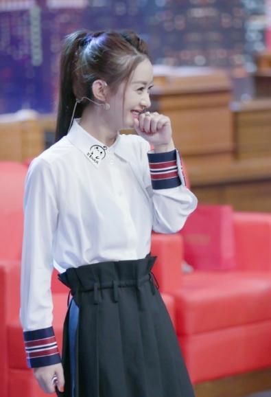 说好的赵丽颖《金星秀》换成了刘嘉玲，网友：没找到合适的鞋子？