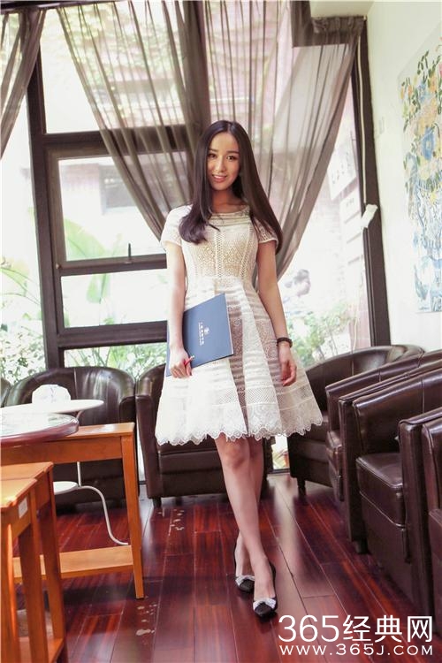 娄艺潇再进公寓 湖南卫视《一年级》搭档陈建斌