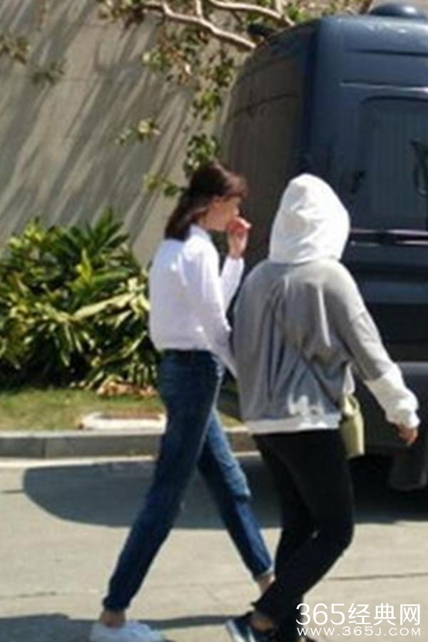 网友偶遇郑爽，素颜曝光，脸终于胖了！真没娜扎好看