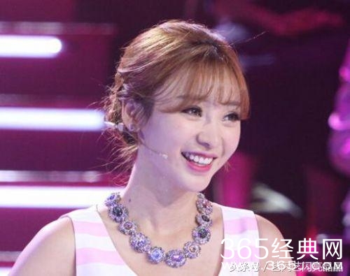 柳岩出道全靠胸？但一只手的照片却让人看的心酸