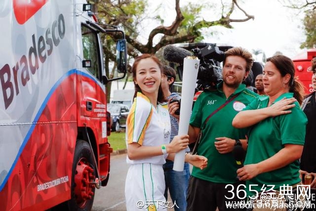 江一燕小肚脐俏皮上镜成亮点 网友:不经意间发现了你的秘密了