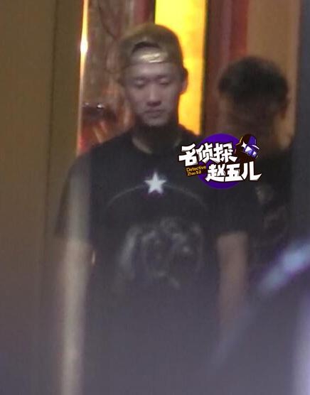 曹云金懒理撕X风波  忙拍戏应酬恭敬送导演