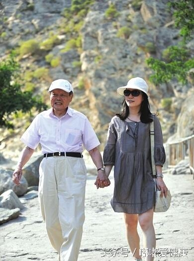 杨振宁曾说：翁帆是美女，我不介意她再嫁给别的男人。