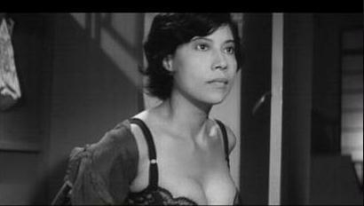 至今未婚的罗兰，成为圈中备受爱戴的老大姐