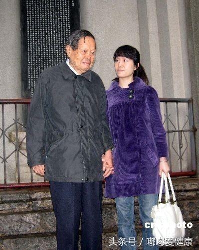杨振宁曾说：翁帆是美女，我不介意她再嫁给别的男人。