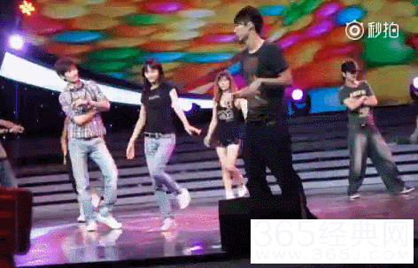 张翰郑爽7年前上《快乐大本营》未播彩排画面曝光，还有这么一段