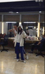 小花里跳舞最好的是刘诗诗、胖迪，舞姿最蠢萌的居然是赵丽颖