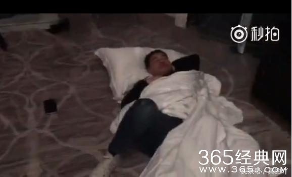 范冰冰发文感恩工作室 网友惊奇发现图中的某个男人非比寻常