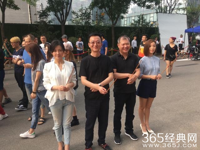 30岁杨子珊近照，和三年前的郑微相差太大，判若两人撞脸郑爽