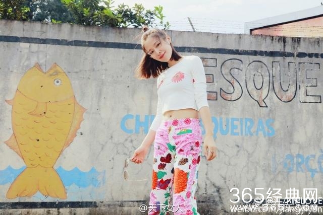 江一燕小肚脐俏皮上镜成亮点 网友:不经意间发现了你的秘密了