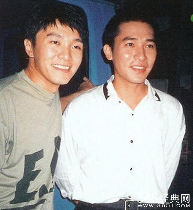 15岁辍学打工，红过周星驰演技超刘德华，8次得影帝，今仍拍戏