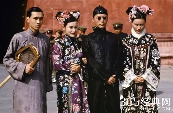 两句话来概括今年暑假档电视剧： 别低头，假发会掉，别流泪，美瞳会爆