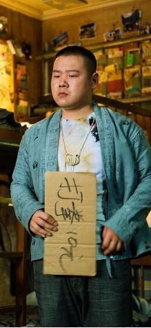 模范老公小岳岳竟因一场电影劈腿大胸美女，疑有私生子