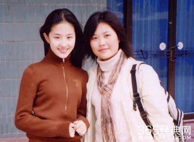 你看过当红小花们的中学照片吗？除了郑爽基本都是校花级别！