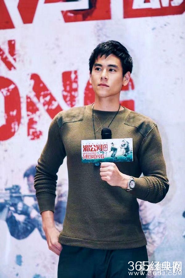 帅气彭于晏重庆宣传新片 健身有成又壮了一大圈