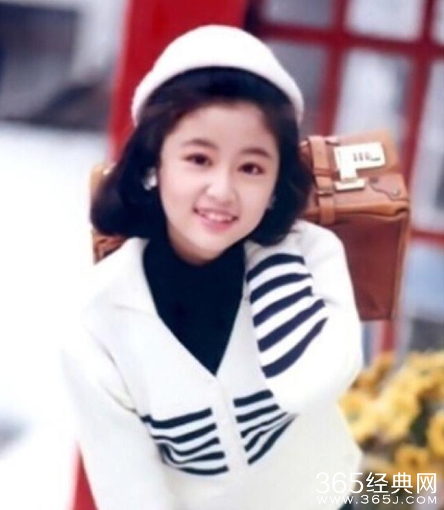你看过当红小花们的中学照片吗？除了郑爽基本都是校花级别！