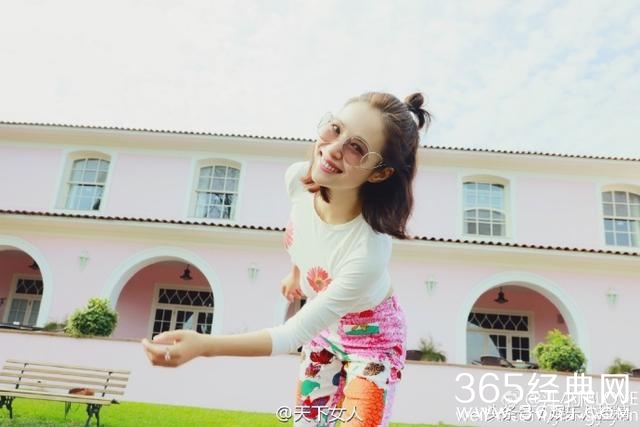 江一燕小肚脐俏皮上镜成亮点 网友:不经意间发现了你的秘密了