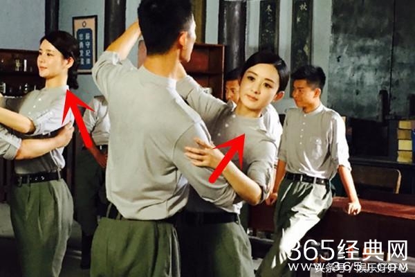 悲伤！赵丽颖本想开心的晒自己美照，却被照片中的背景女抢风头！