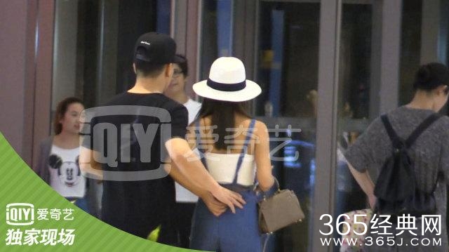 超能大星探：释小龙恋情疑曝光 与女子亲密搂腰同回酒店