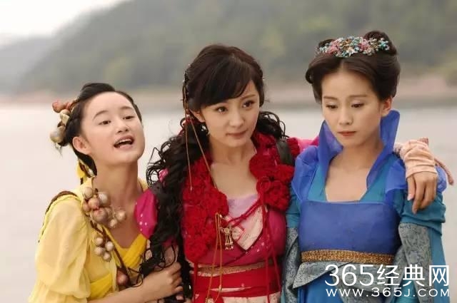 两句话来概括今年暑假档电视剧： 别低头，假发会掉，别流泪，美瞳会爆