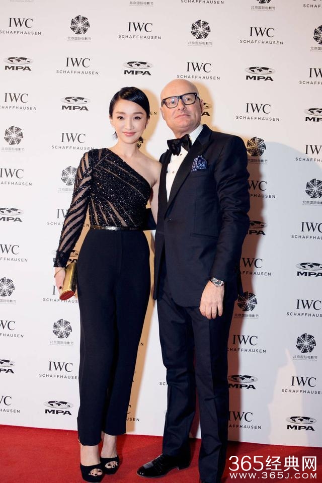 同样是裤装，刘雯 郑爽 杨幂满屏帅气，王菲更是霸气侧漏！