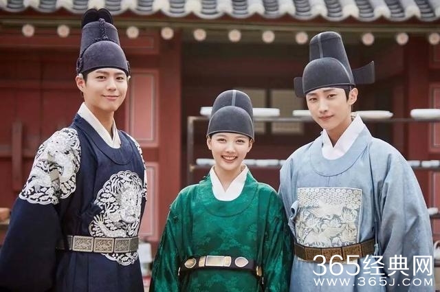 云画的月光丨爱得太快？有多少人只看对方一眼就已沦陷。