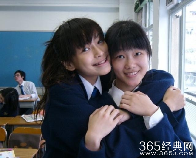 你看过当红小花们的中学照片吗？除了郑爽基本都是校花级别！