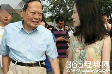 杨振宁曾说：翁帆是美女，我不介意她再嫁给别的男人。