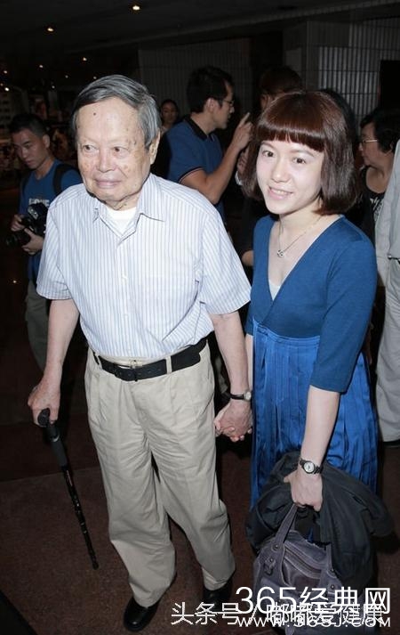 杨振宁曾说：翁帆是美女，我不介意她再嫁给别的男人。