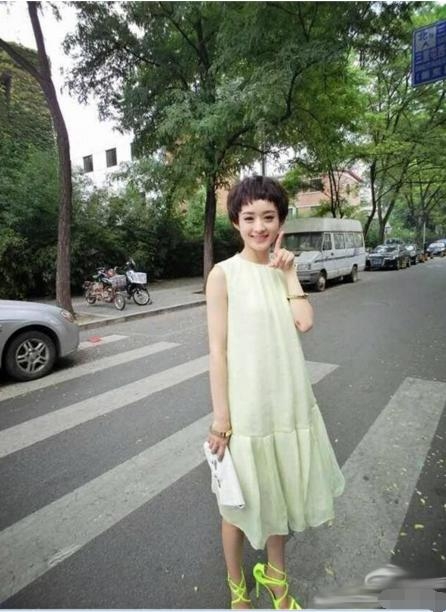 说好的赵丽颖《金星秀》换成了刘嘉玲，网友：没找到合适的鞋子？