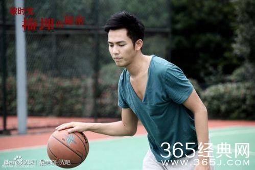 同样是打篮球，杨洋帅气逼人，他的姿势最销魂