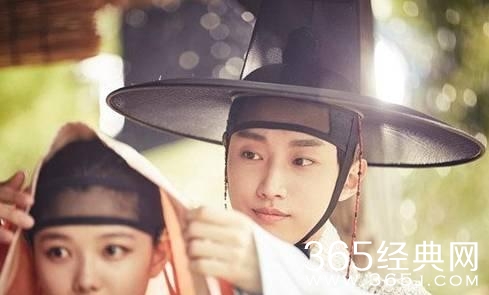 云画的月光丨爱得太快？有多少人只看对方一眼就已沦陷。