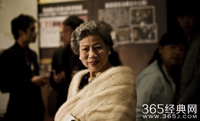 至今未婚的罗兰，成为圈中备受爱戴的老大姐