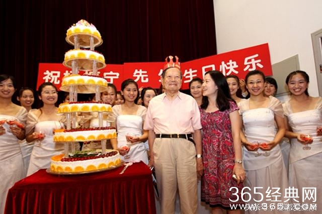 杨振宁曾说：翁帆是美女，我不介意她再嫁给别的男人。