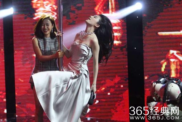 小花里跳舞最好的是刘诗诗、胖迪，舞姿最蠢萌的居然是赵丽颖