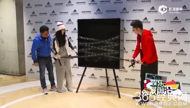 范冰冰西班牙获奖后语出惊人李晨登台尴尬 网友：冰冰你啥意思？