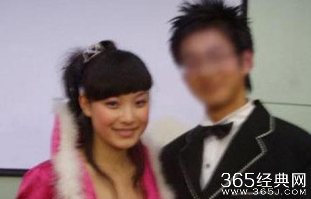 你看过当红小花们的中学照片吗？除了郑爽基本都是校花级别！