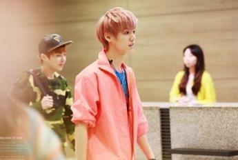 穿粉衣好看的男星，鹿晗呆萌，权志龙痞帅，杨洋阳光